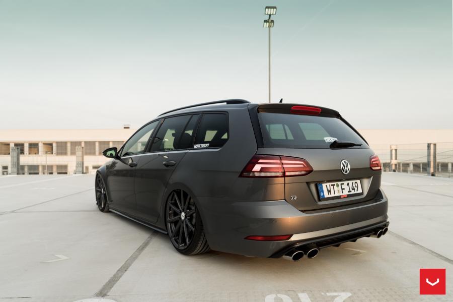  Volkswagen Golf R Estate on Vossen Wheels (VFS-10) 2017 года  (фото 18 из 30)